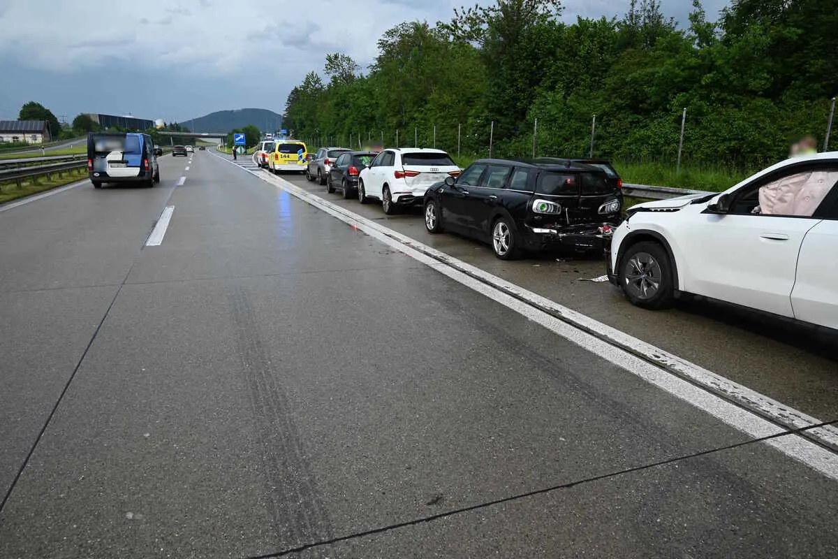 A13/Oberriet SG - Auffahrunfall zwischen mehreren Autos