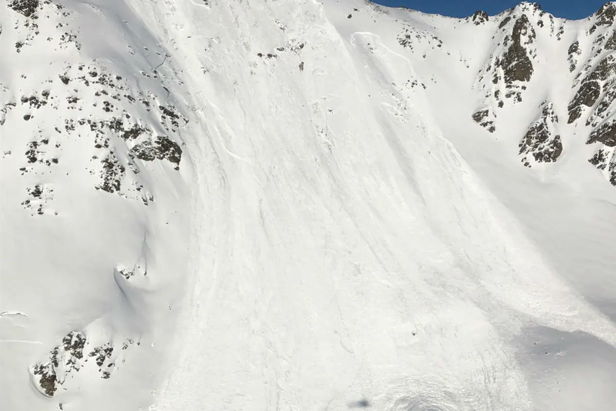 St. Moritz GR - Lawine am Piz Nair wird durch Snowboarder ausgelöst - 36-Jähriger schwer verletzt!