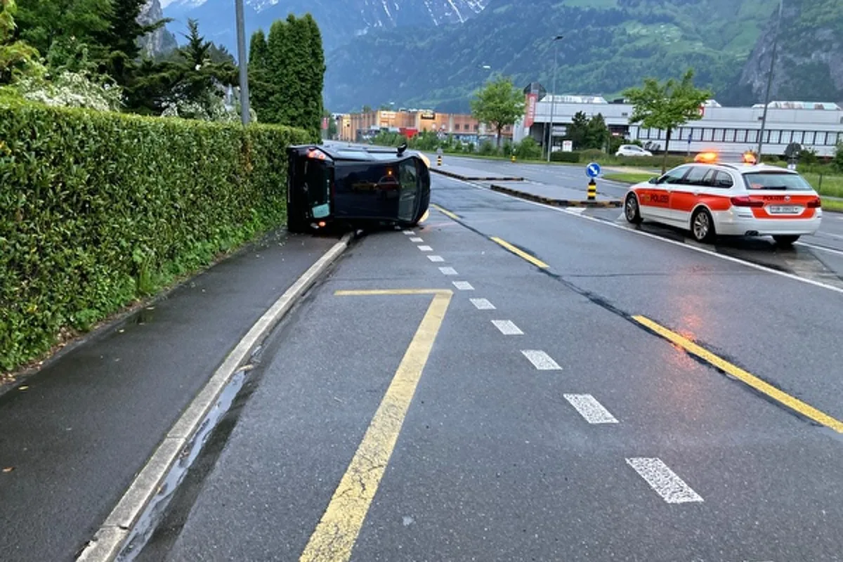 Schattdorf UR - Spektakulärer Verkehrsunfall endet glimpflich