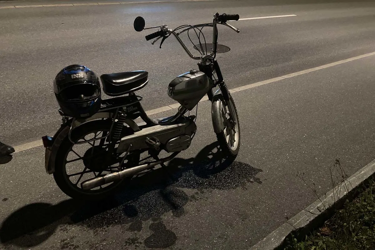 Glarus - Töfflifahrer baut Unfall