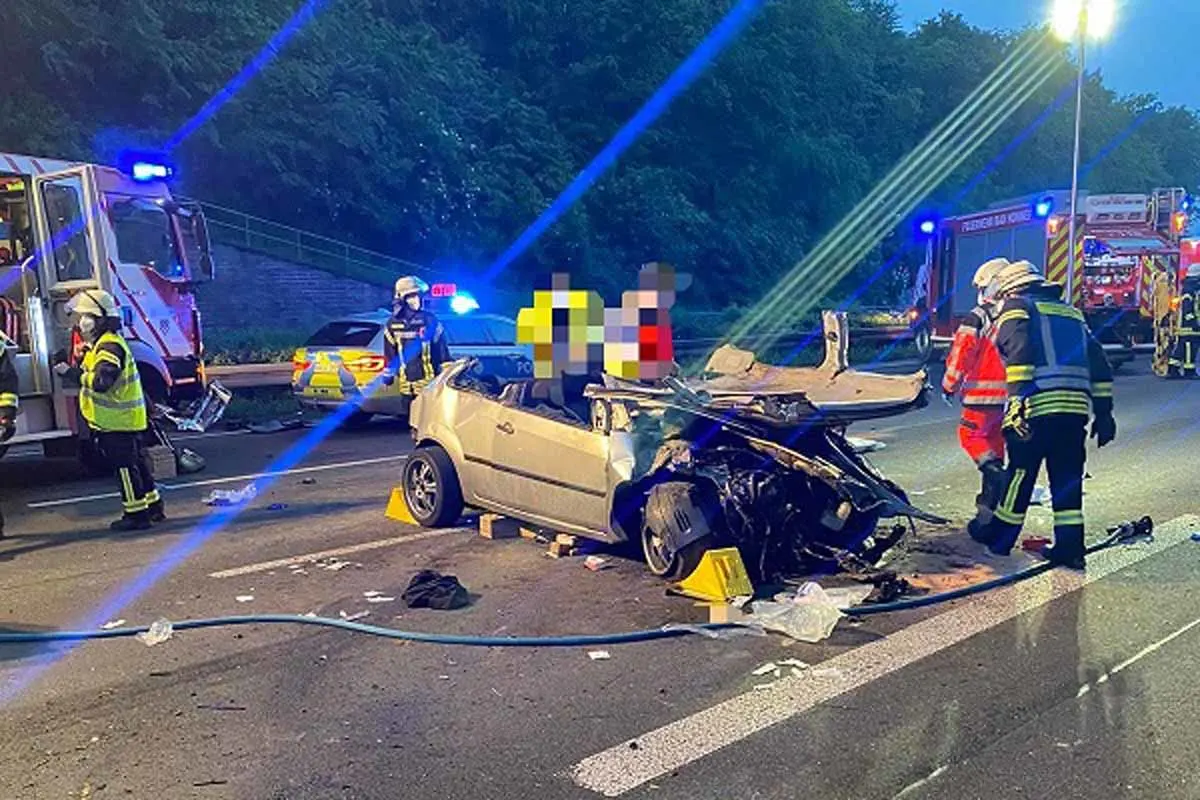 Bad Honnef - Drei schwer Verletzte bei Verkehrsunfall - A3 komplett gesperrt