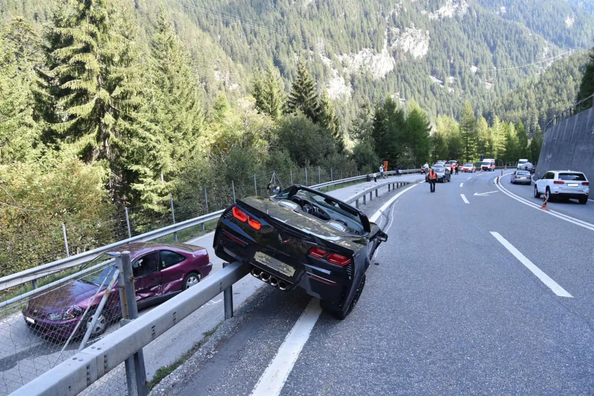 Andeer GR - Verkehrsunfall mit vier beteiligten Fahrzeugen