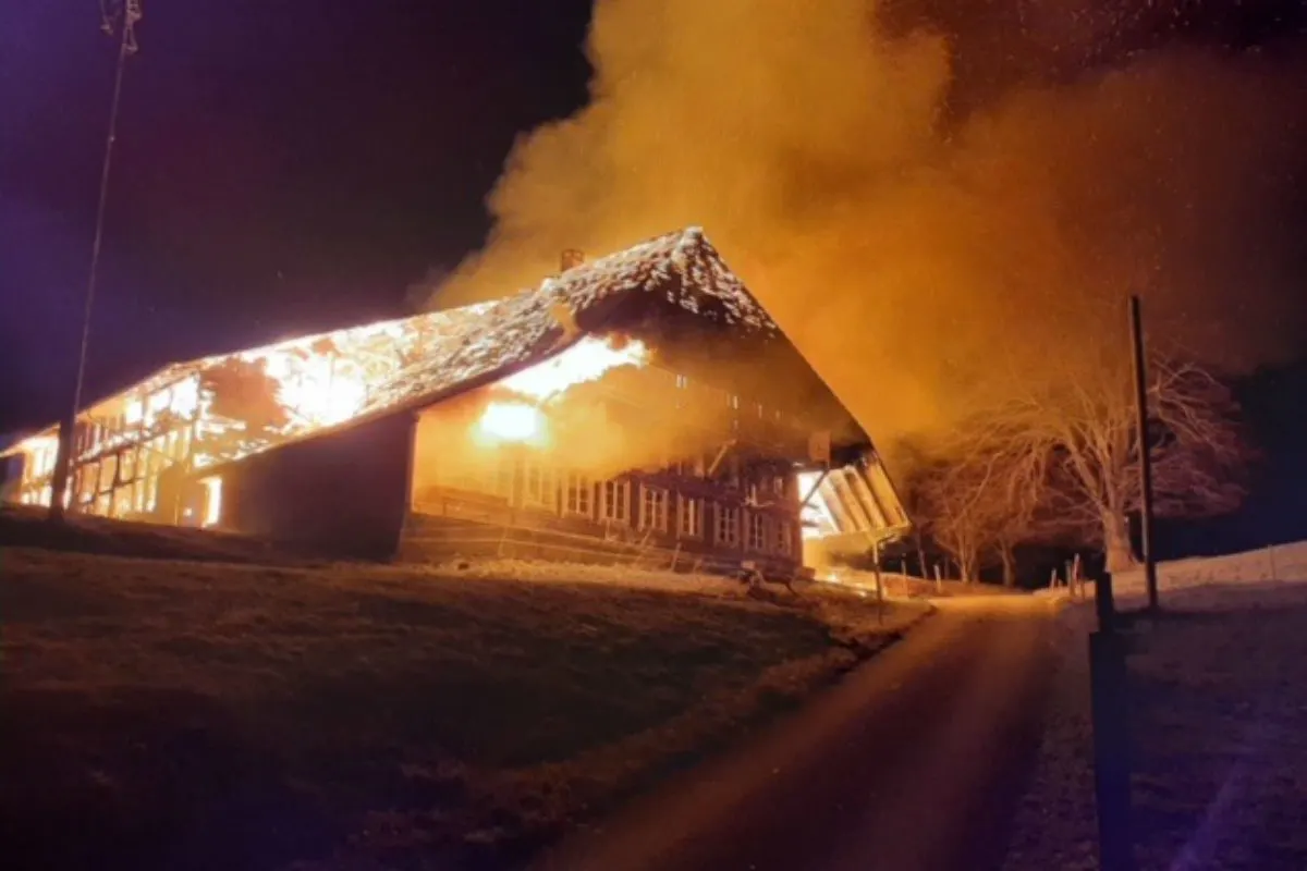 Eriswil BE - Bauernhaus komplett niedergebrannt - Ermittlungen laufen