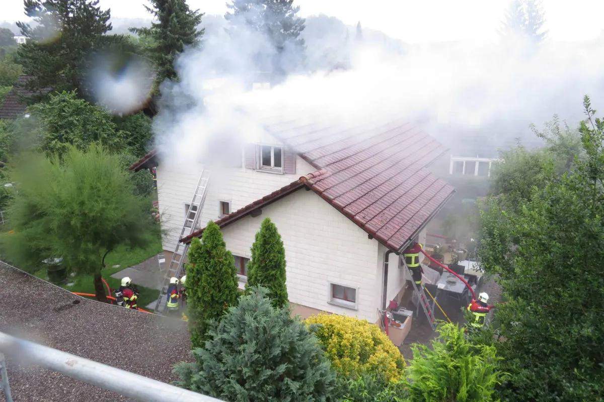 Lenzburg AG - Brandausbruch führte zu massiver Rauchentwicklung