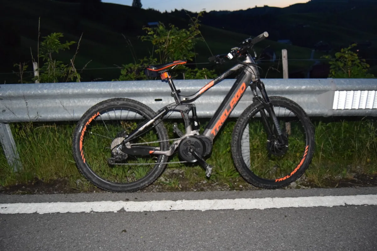 Schwellbrunn AR - 54-Jährige verunfallt mit dem E-Bike schwer!