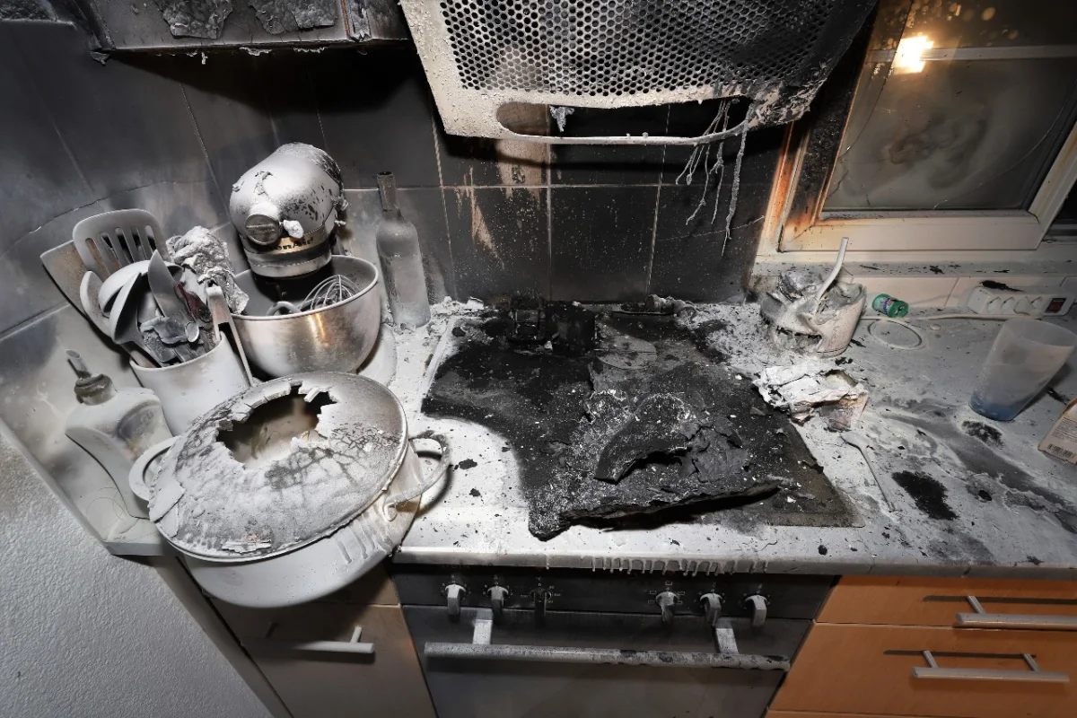 Oberurnen GL – Unbeaufsichtigte Pfanne löst Brand in Mehrfamilienhaus aus