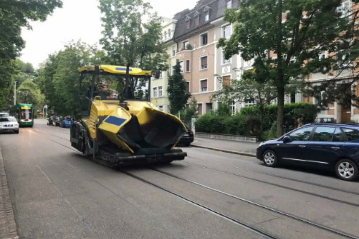 Basel BS - 27-Jähriger entwendet Asphaltiermaschine!