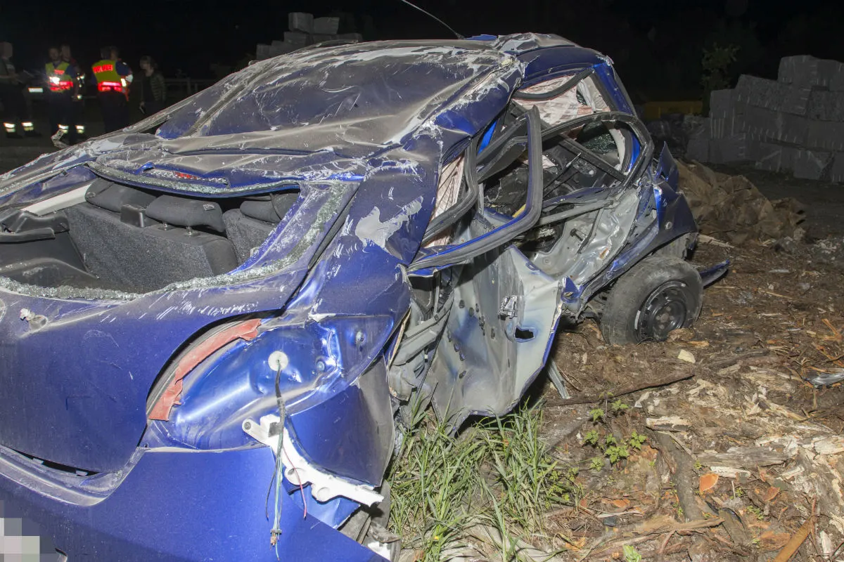 Affeltrangen TG - Junger Autofahrer prallt in Granitblöcke