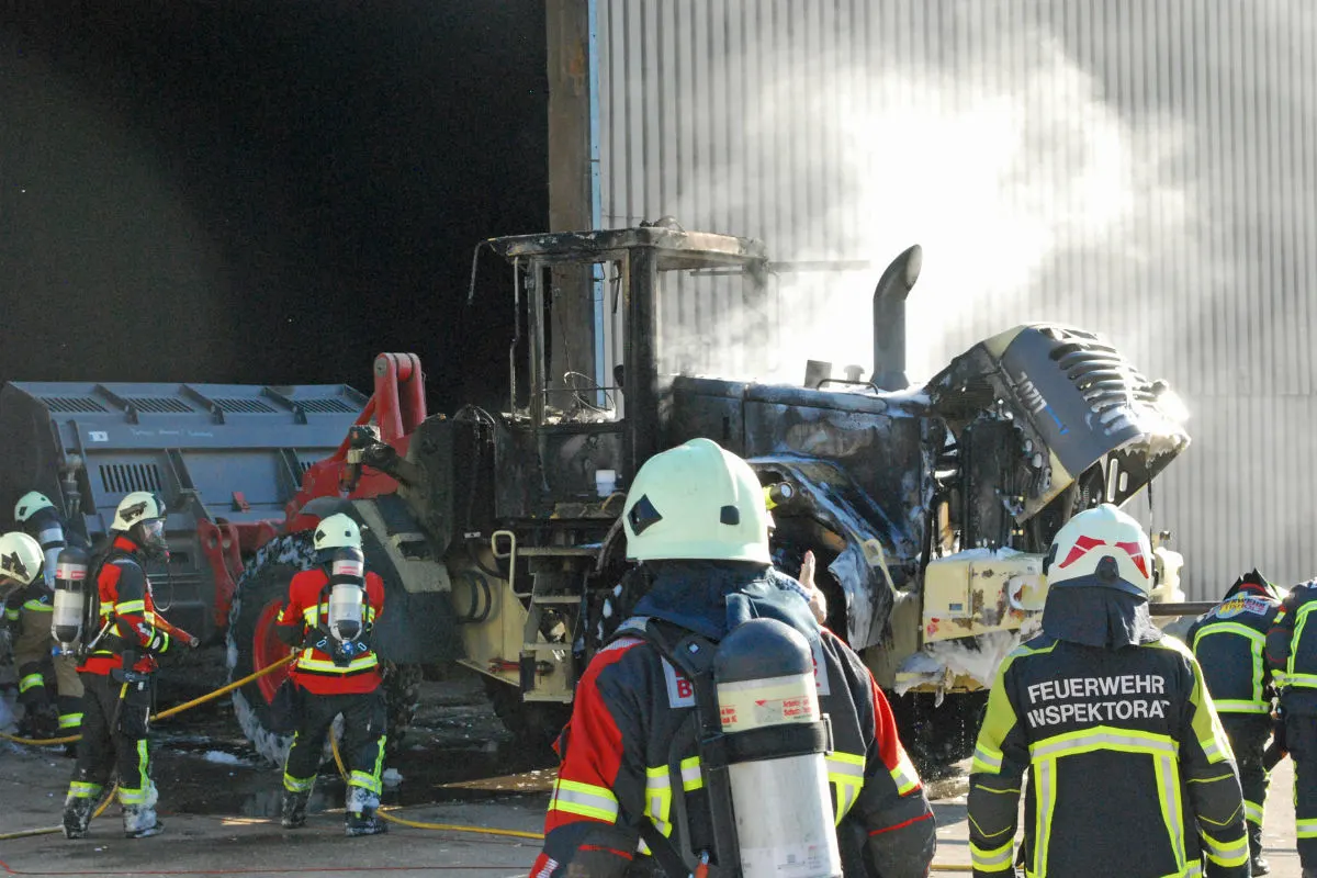 Buttisholz LU -Brand eines Pneuladers in Gewerbehalle