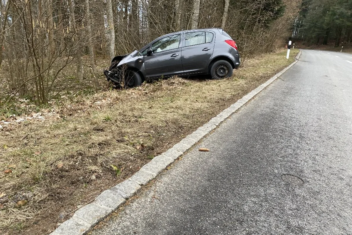 Leutwil AG - Junge Autolenkerin baut Unfall