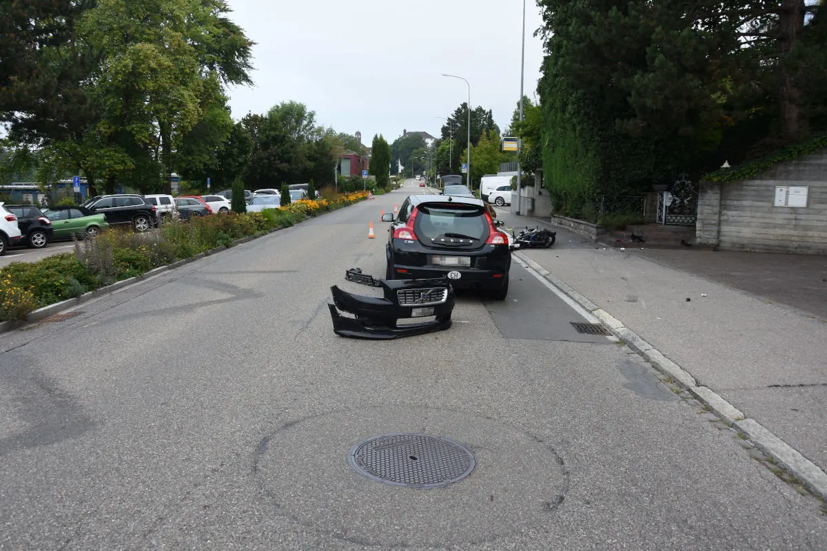 Wil SG – Motorrad kollidiert mit Auto