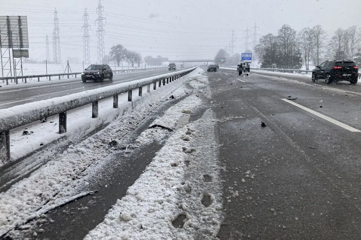 Mollis GL - Auf der Autobahn A3 verunfallt 