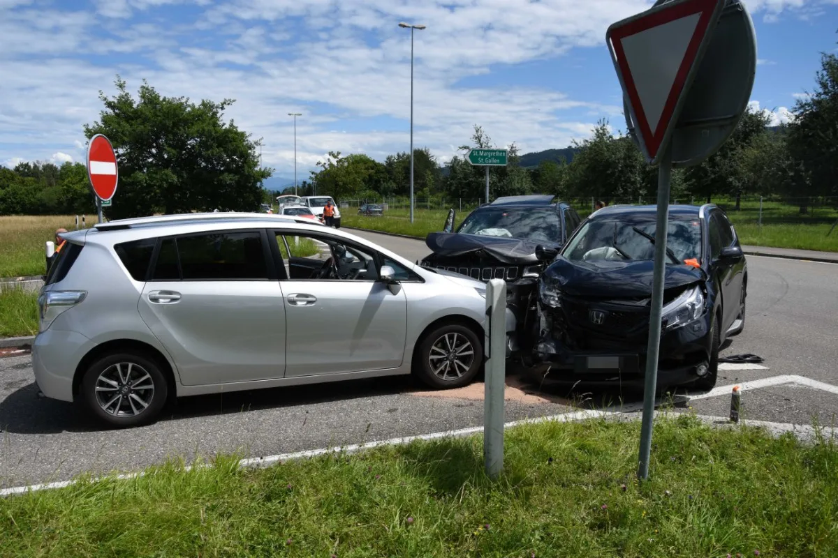 Mörschwil SG - Vortritt missachtet - Unfall mit zwei verletzten Personen