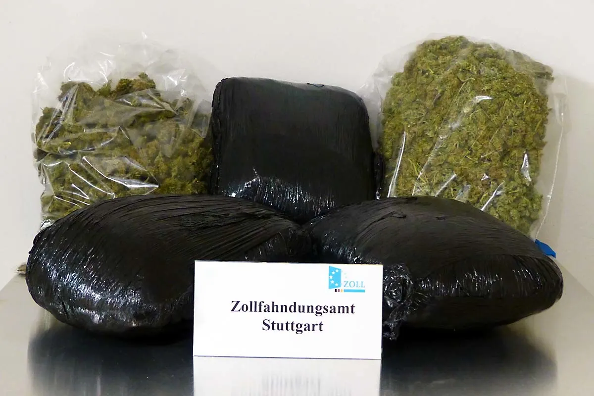 Unglaublicher Fund in Stuttgart - Zoll findet 5700 Gramm Marihuana am Flughafen