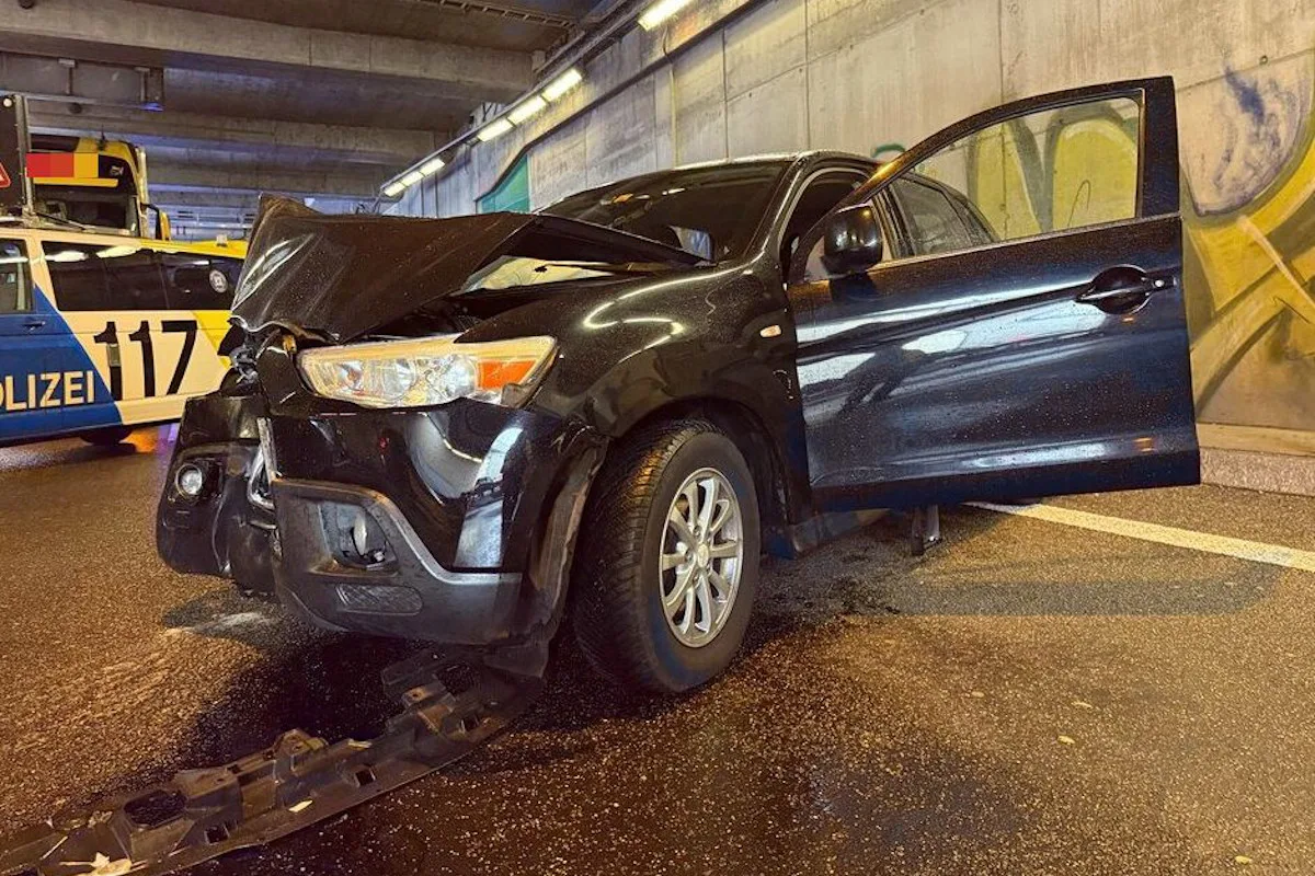 A3 Basel – Drei Verletzte bei Kollision von Auto mit Aufpralldämpfer