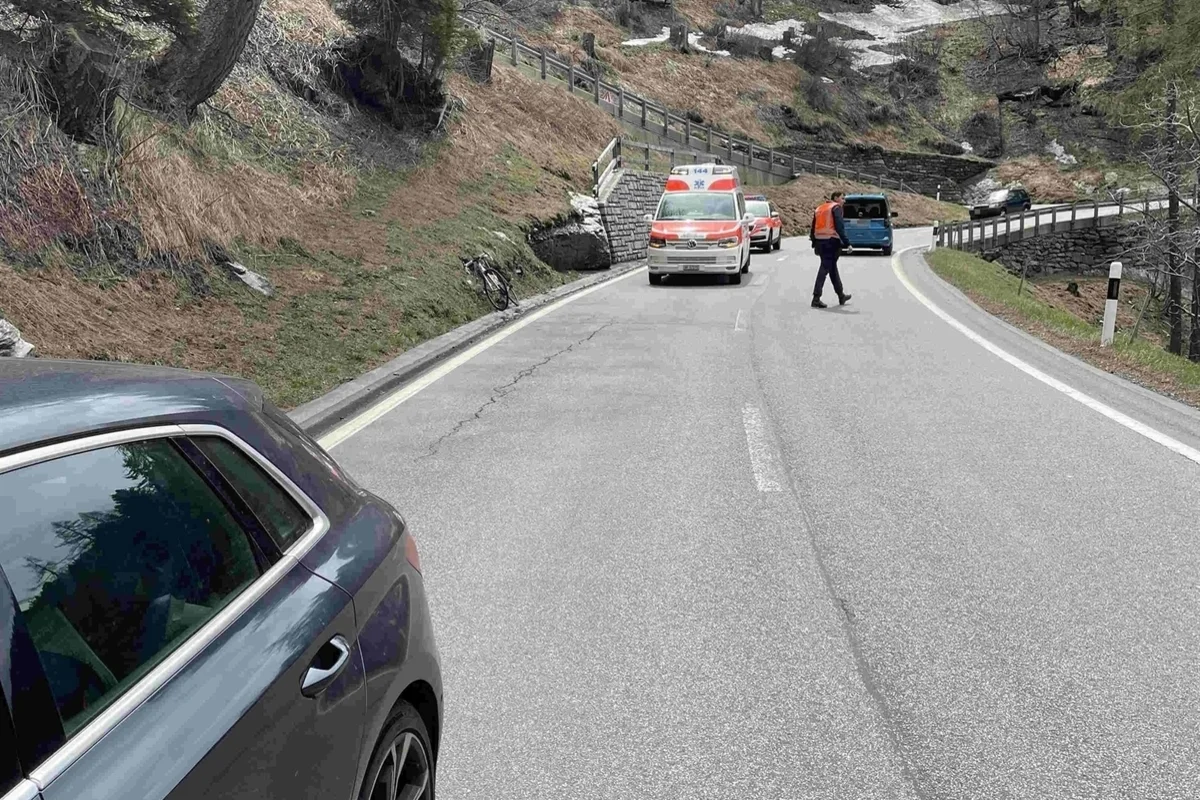 Maloja GR - Fahrradlenker nach Unfall im Spital