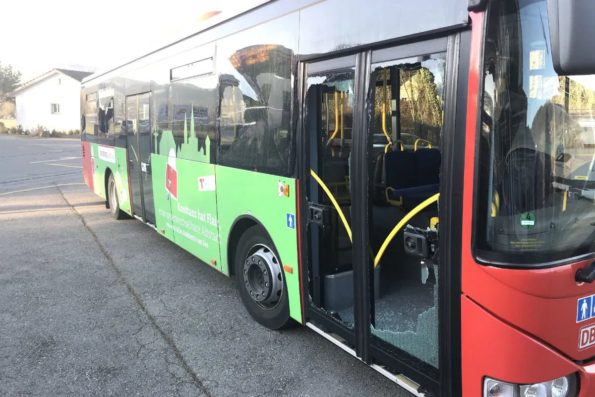 Stein am Rhein SH - Linienbus kollidiert mit Ladung