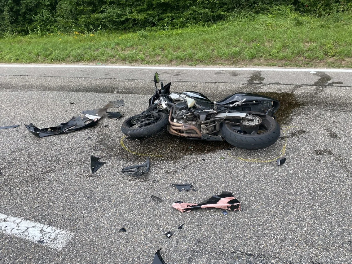 Rüfenach AG - Autofahrer übersieht 19-jährigen Motorradfahrer und verletzt ihn lebensbedrohlich!
