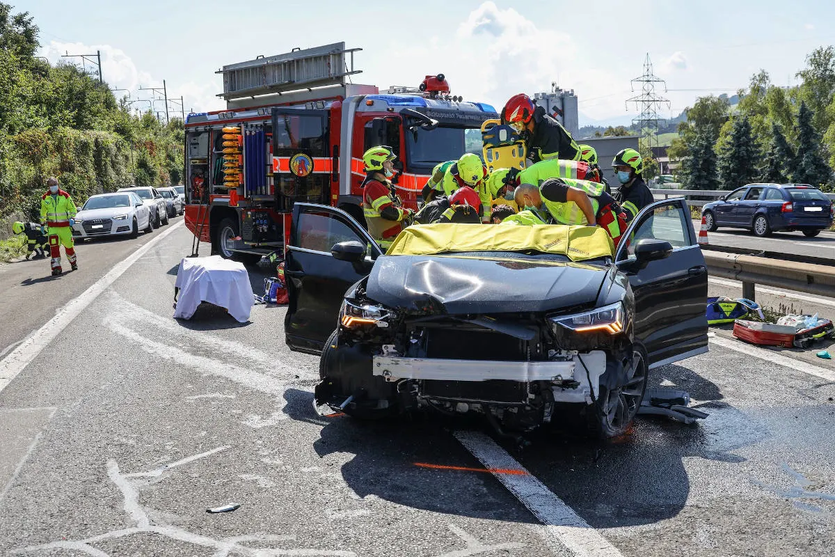 A4 Küssnacht SZ – Schwerer Verkehrsunfall zwischen zwei Autos