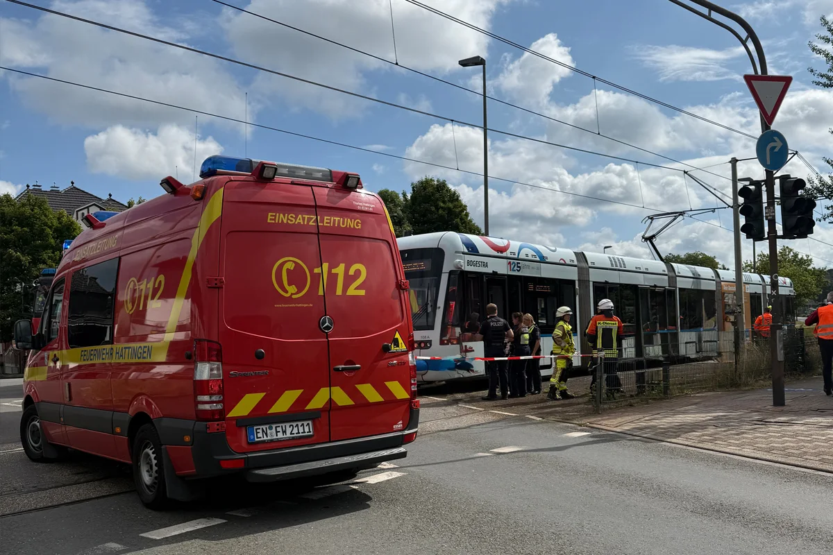 Hattingen NW – Fußgänger von Straßenbahn erfasst und tödlich verletzt