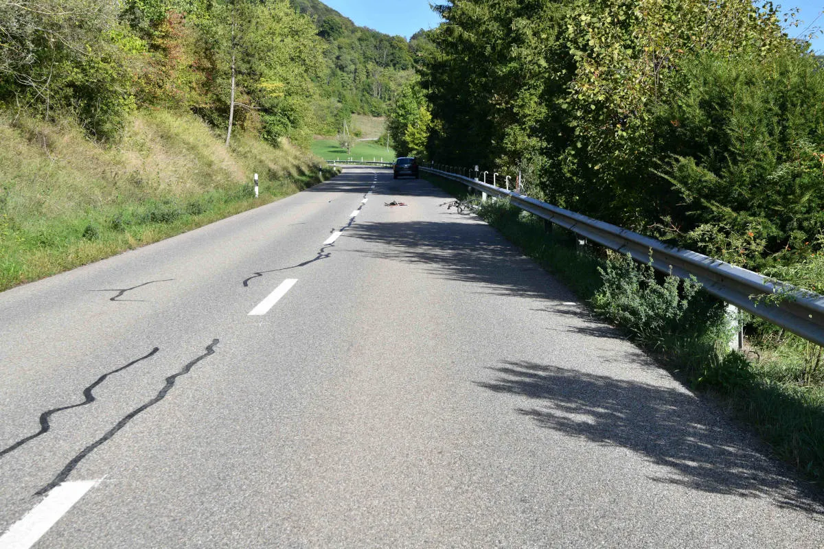 Tragödie in Oberhof AG – Velofahrer bei Kollision mit Auto tödlich verletzt