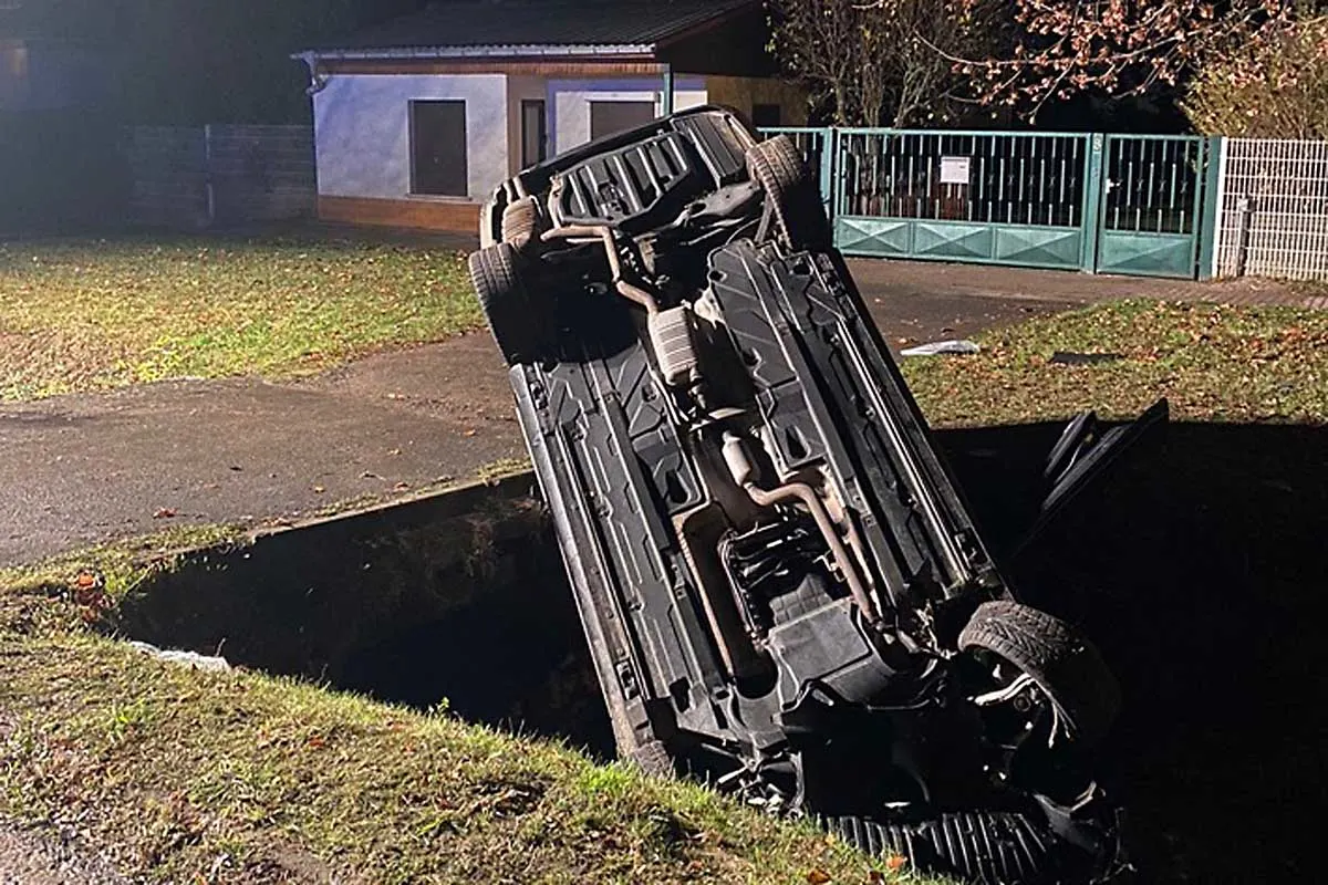 Unfall unter Alkoholeinfluss in Erfurt - Verkehrsunfall mit einer getöteten Person und drei schwerverletzten Personen