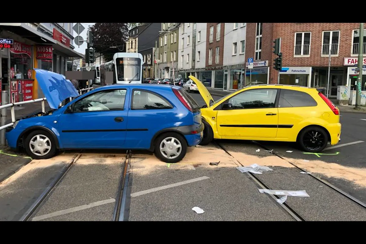 Bochum-Wattenscheid – Autokollision mit drei verletzten Personen