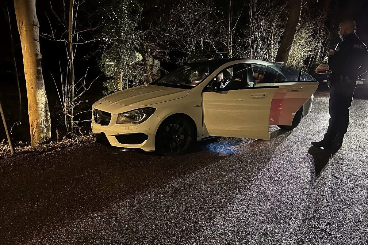 Liestal BL / Kaiseraugst AG - Mit gestohlenem Mercedes vor der Polizei geflüchtet