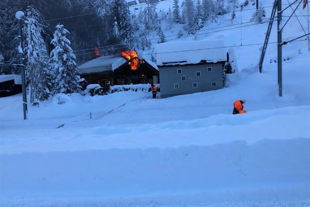Hausbrand in Bergün GR - Zwei Verletzte bei Ferienhausbrand