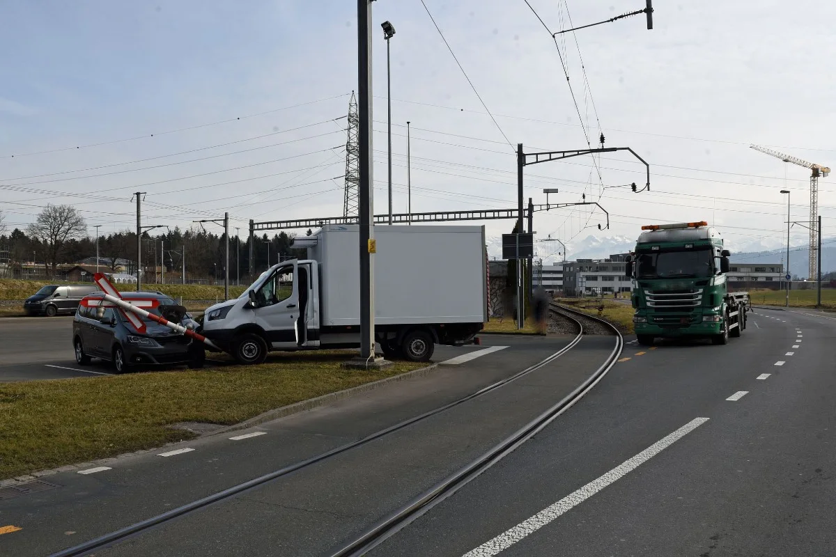 Rothenburg LU - Auffahrkollision zwischen Lastwagen und Lieferwagen 
