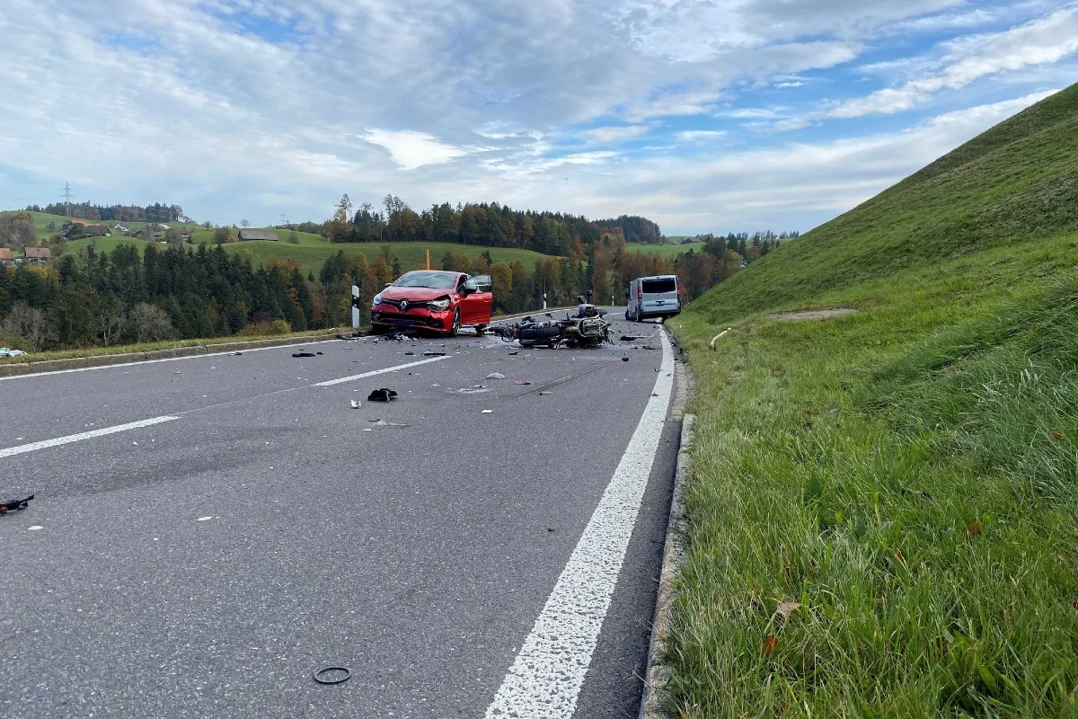 Menzingen ZG - 59-jähriger Motorradfahrer tödlich verunglückt