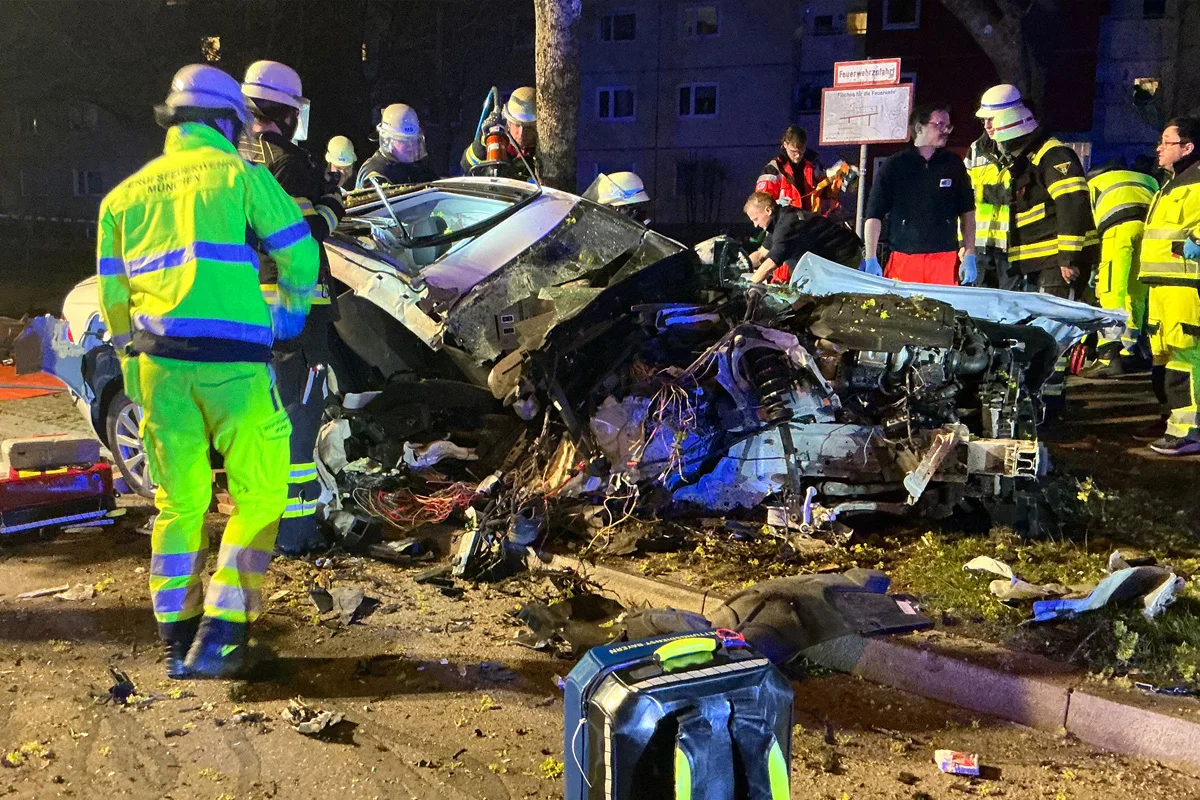 München – Zwei Schwerverletzte nach Unfall mit Jaguar