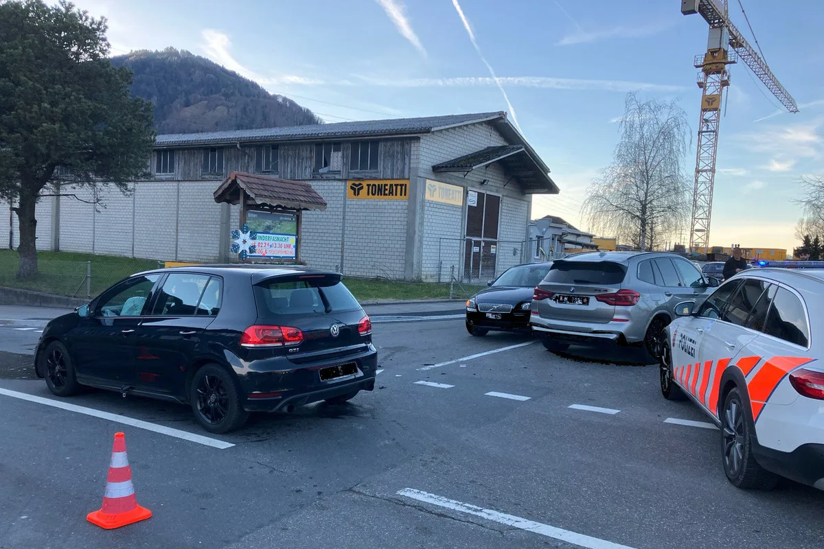  Bilten GL - Beim Abbiegen verunfallt 