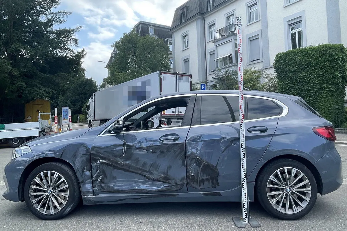 St.Gallen - Unfall zwischen einem Lastwagen und einem Auto