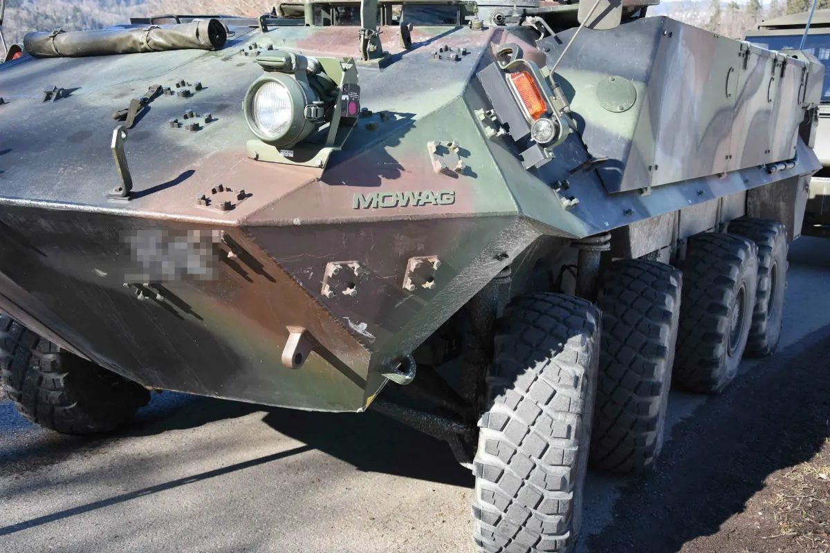 Lichtensteig SG - Kollision zwischen Auto und Militärfahrzeug 