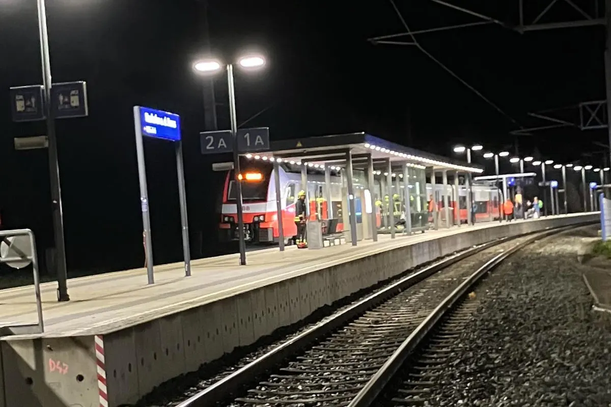 Neuhofen an der Krems OÖ – Frau unter Zug eingeklemmt