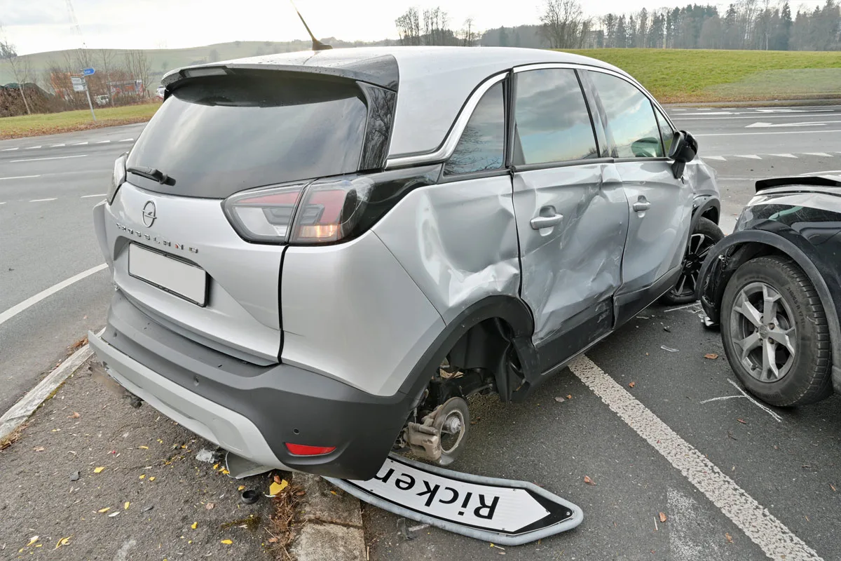 Beromünster LU – Zwei Verletzte nach Unfall von drei Autos