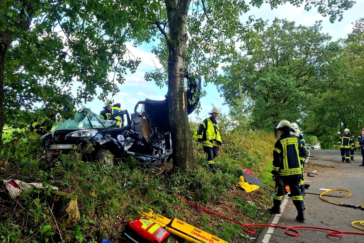 Schalksmühle NW - Schwerer Verkehrsunfall mit einem Todesopfer