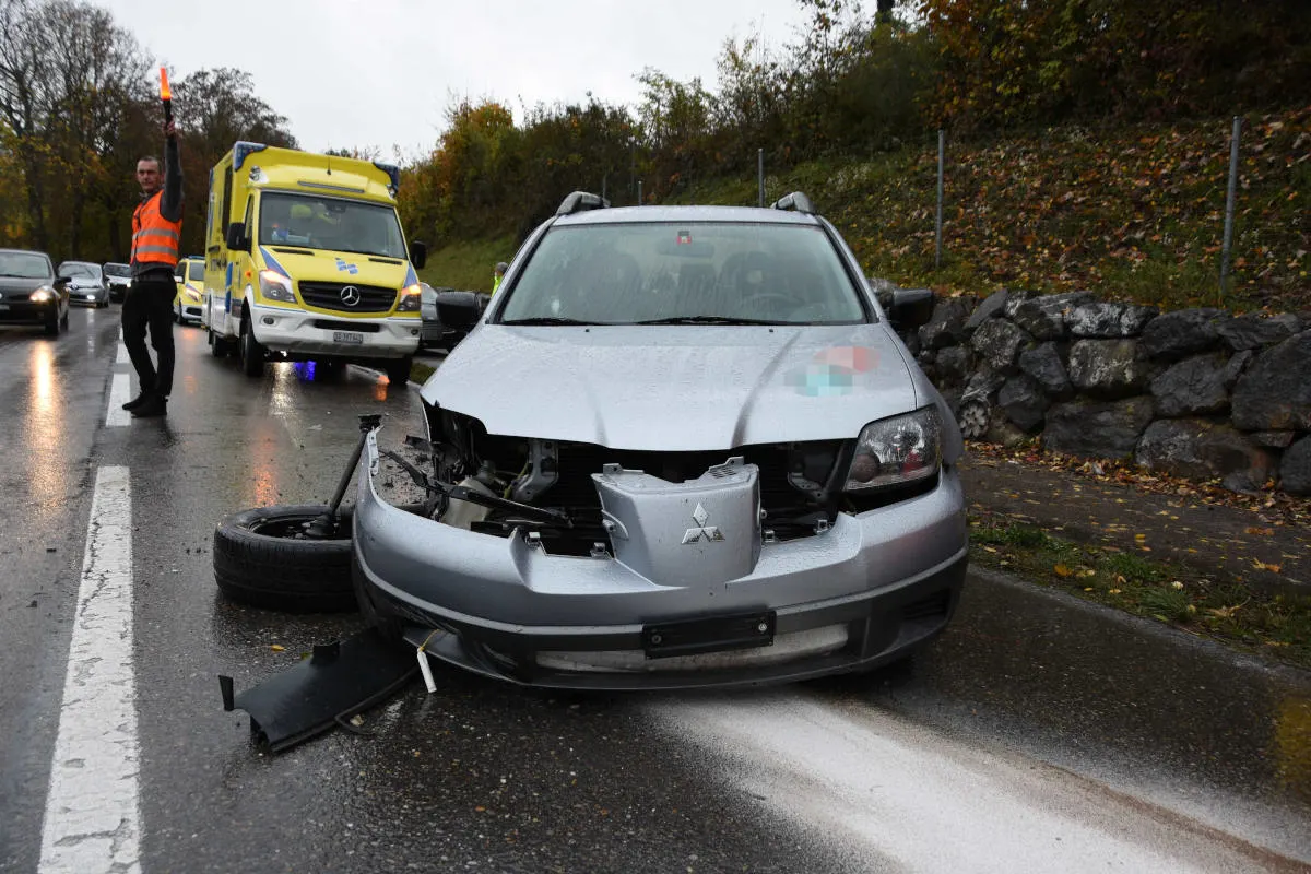 Unfall in Züberwangen SG  – Mit dem Auto Selbstunfall verursacht