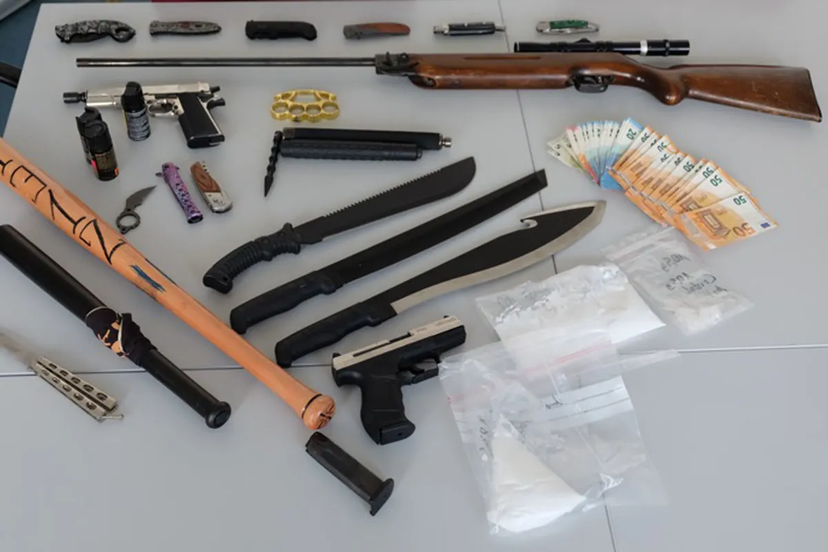 Overath - Schwer bewaffneten Drogendealer festgenommen