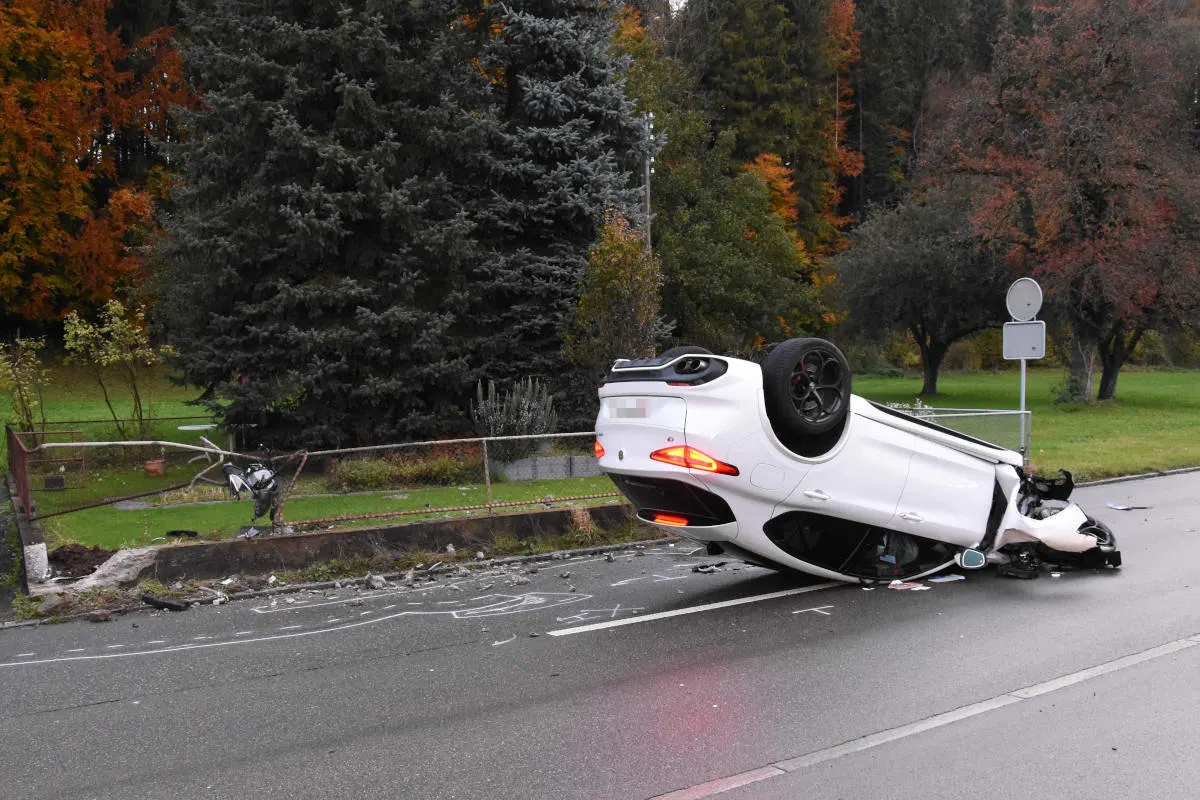 Unfall in Sonnental SG – Auto bei Überholmanöver überschlagen