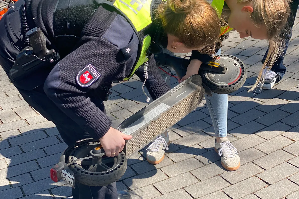 Quakenbrück – Manipulierter E-Scooter fährt knapp 80 km/h