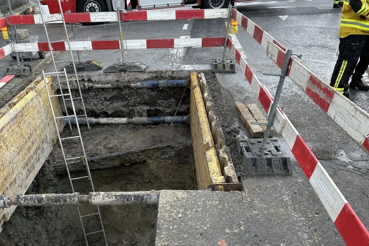Schachen bei Reute AR - Bauarbeiter stolpert in Grube