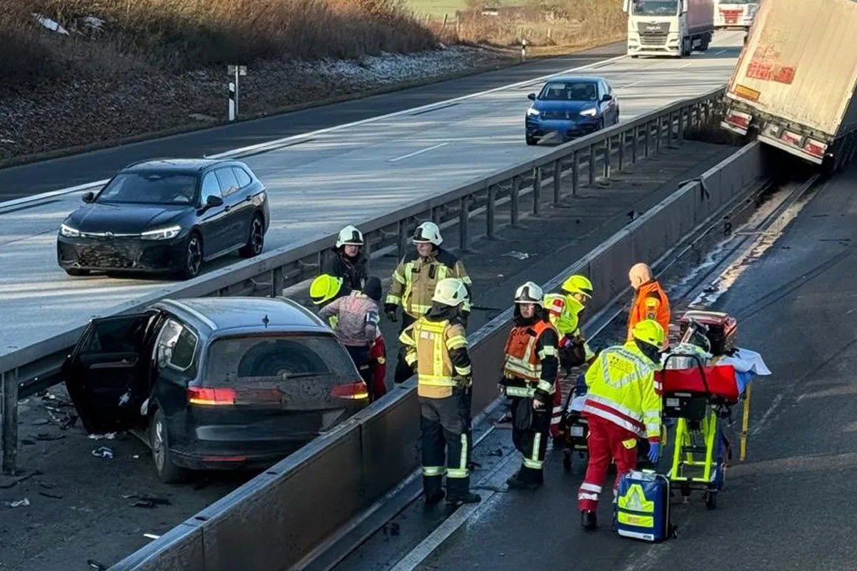 Zierenberg – Vier Verletzte nach zwei Unfällen auf der A44