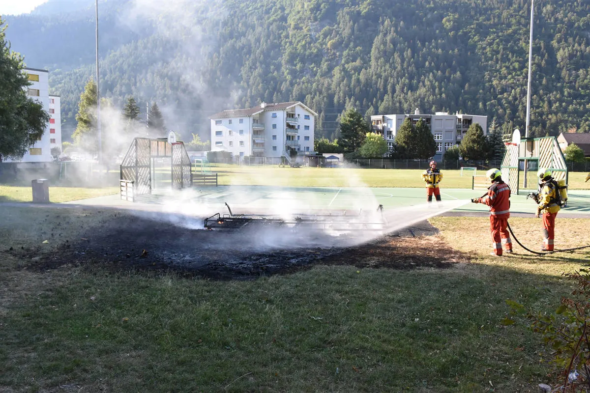 Domat/Ems GR - Jugendlicher löst Feuer aus