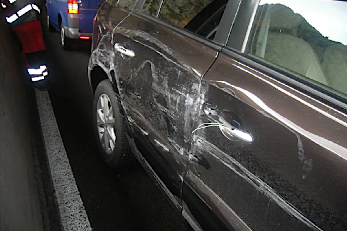 Unfall Andermatt UR - Kollision zwischen Personenwagen und Lastwagen
