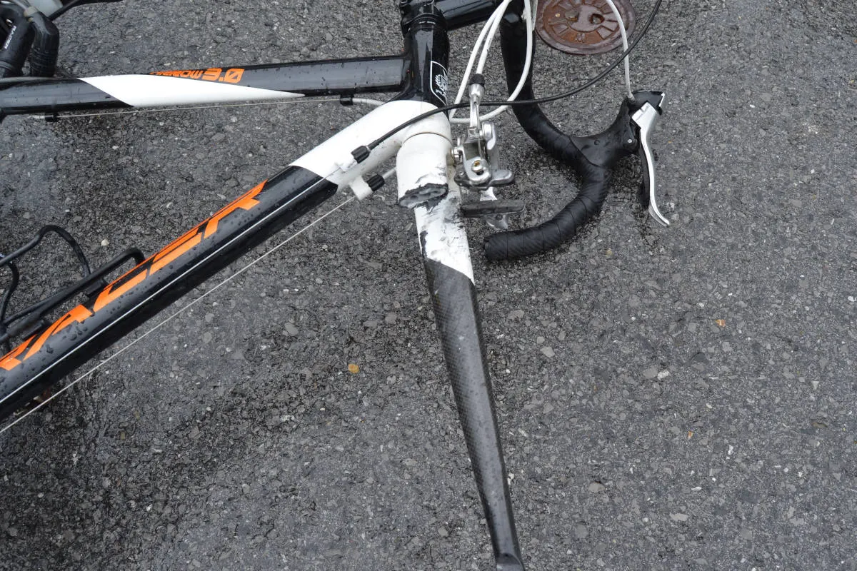 Heiden AR – Auf nasser Fahrbahn Kontrolle verloren und mit Rennrad gestürzt