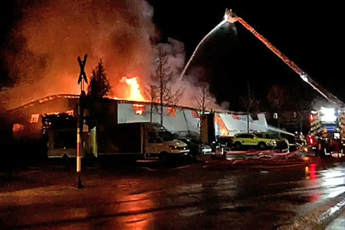 Urtenen-Schönbühl BE – Vollbrand zerstört Lagerhalle!