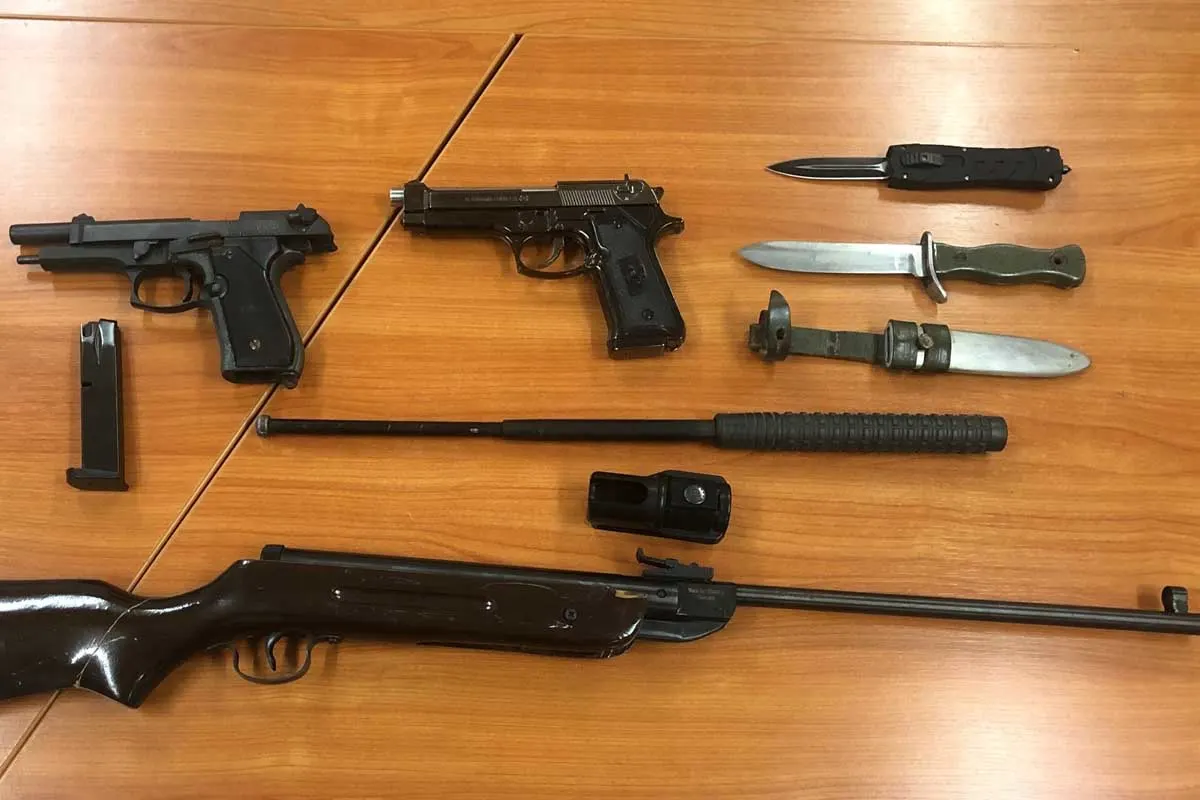 Nach Drogenhandel auf einem Sportplatz in Dortmund - Polizei entdeckt Waffen in Wohnung eines Tatverdächtigen