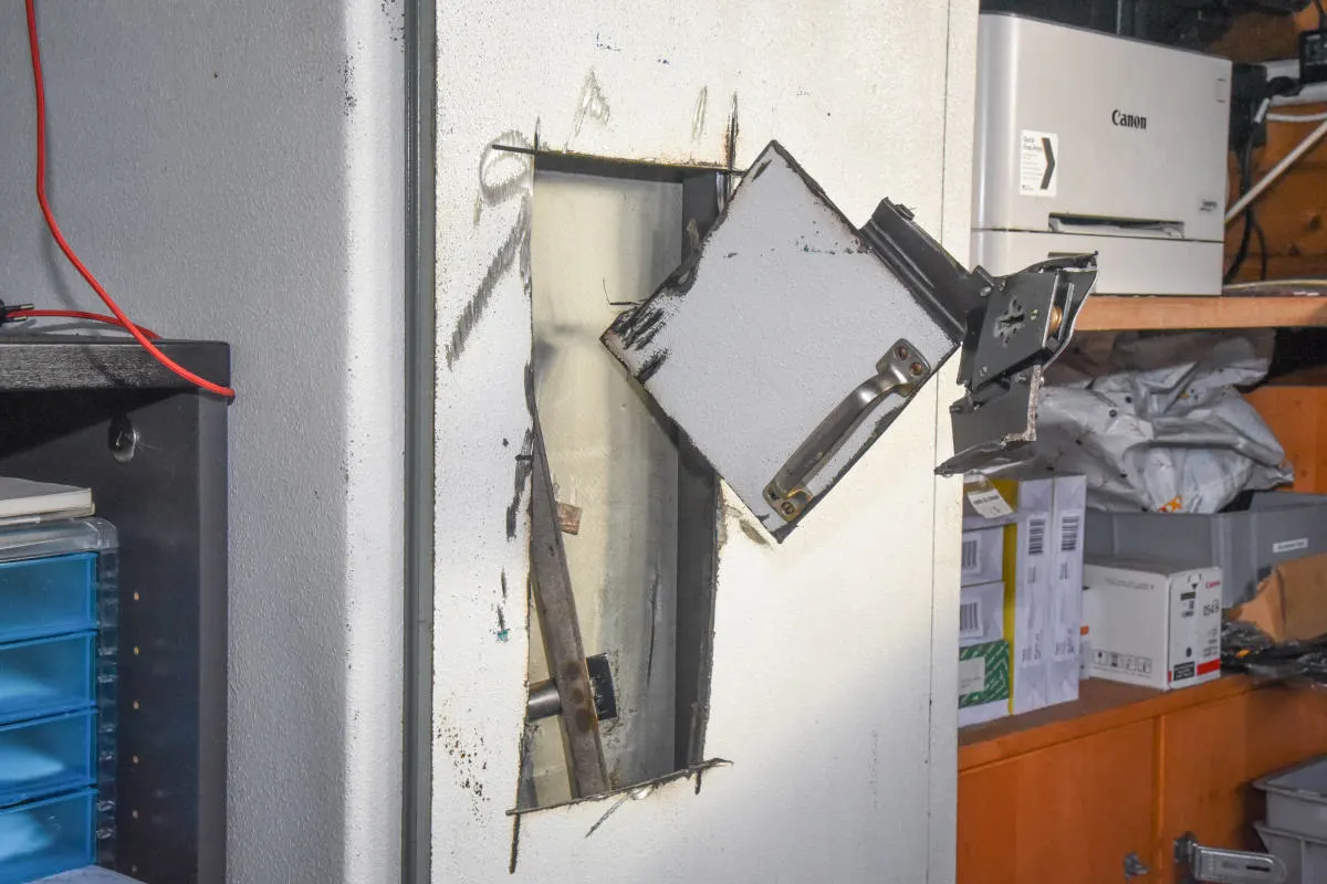Stadt Schaffhausen – Unbekannte Täterschaft bricht in Rhybadi ein